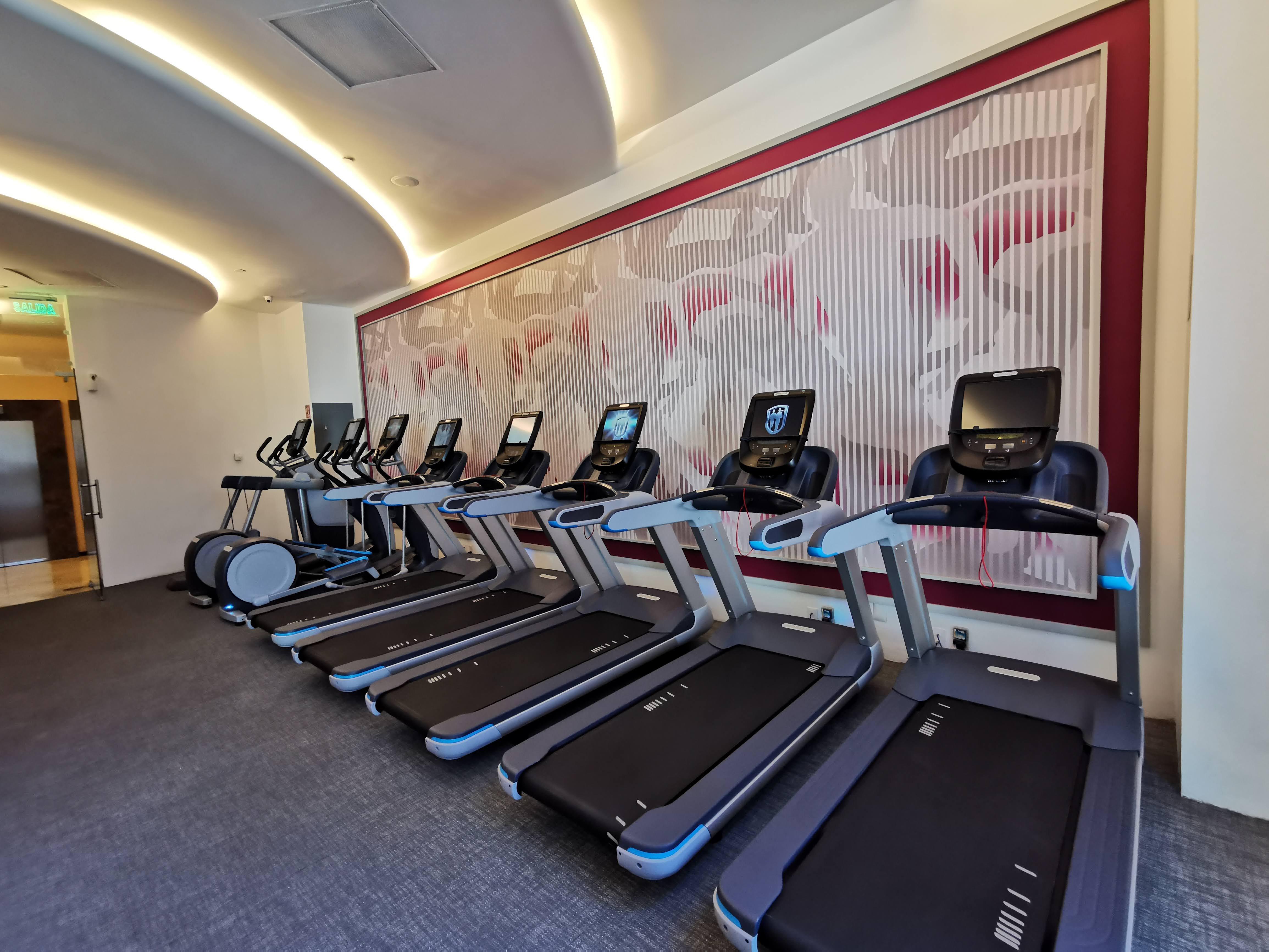 Belair Unique Mexico City Wtc, Trademark By Wyndham Exterior foto A row of treadmills